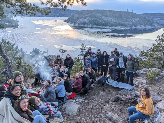  Photo: Edgaras Slezas. The exchange students and buddies during a hike to Sauøya, Halden in March 2023.