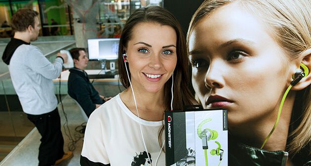 Camilla Simonsen skanner ørene til 200 studenter for utvikle nye headset.