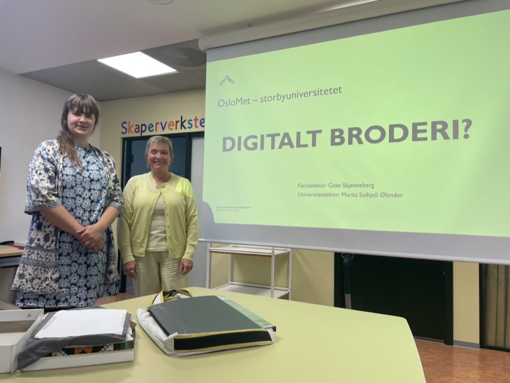 Førstelektor Skjønneberg og universitetslektor Solhjell Ølander presentere sin prosjekt om digitalt broderi.